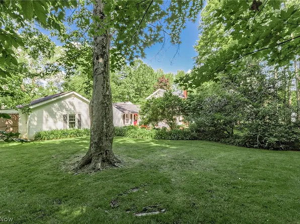 15879 Hemlock Rd, Chagrin Falls, OH 44022
