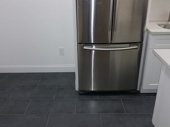 3rd image of 61-9 39th Ave