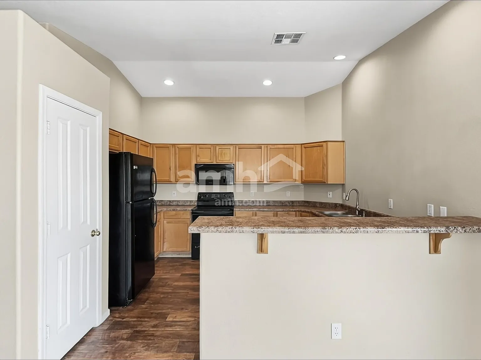 3 bed, 2.0 bath, 1528 sqft, $1,975 — Photo 3