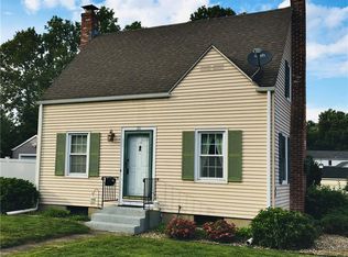 25 Pearl St, Windsor Locks, CT 06096