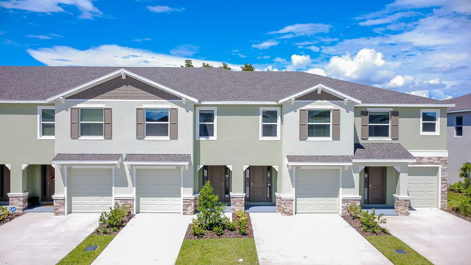 3 bed, 2.5 bath, 1673 sqft, $2,200 — Photo 1