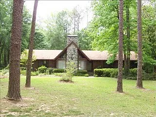 257 Lynn Dr photo 1