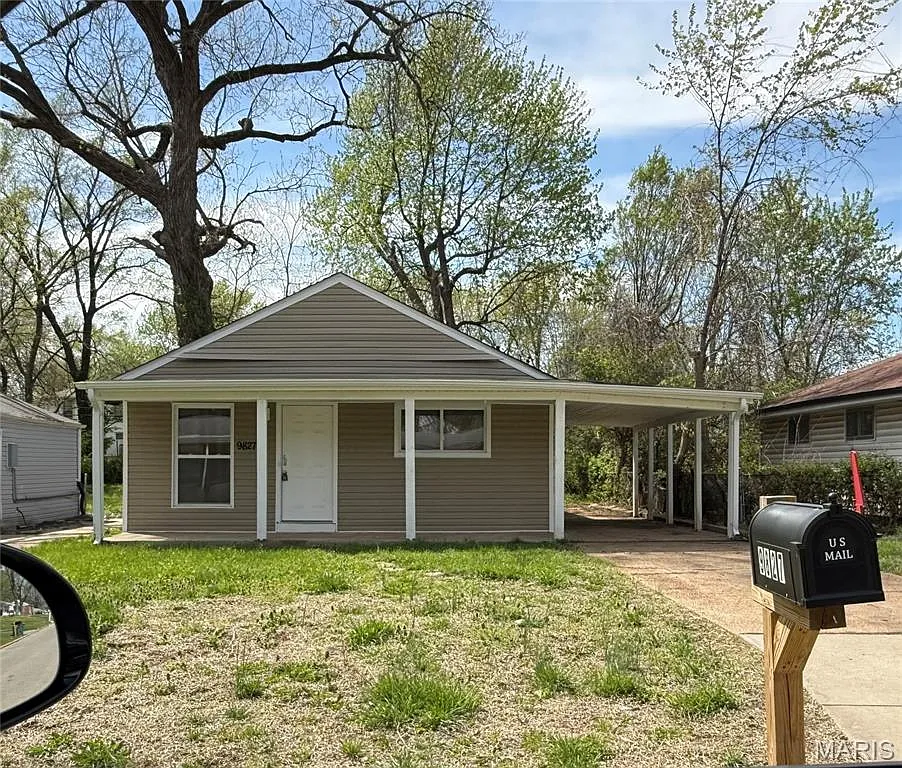 3 bed, 1.0 bath, 864 sqft, $1,450 — Photo 1