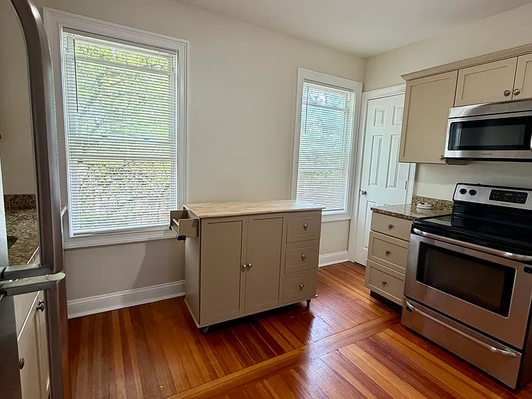 1032 Hope St — Photo 7