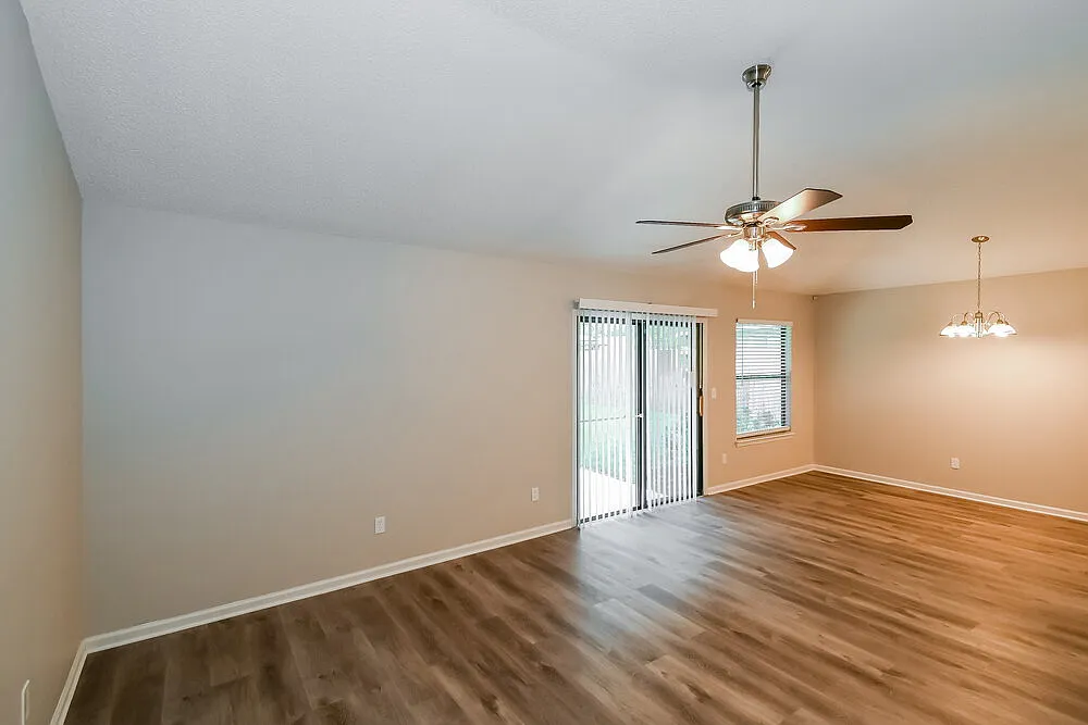3 bed, 2.0 bath, 1459 sqft, $1,760 — Photo 3