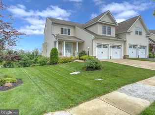 824 Cougar Pointe Cir, Seven Valleys, PA 17360
