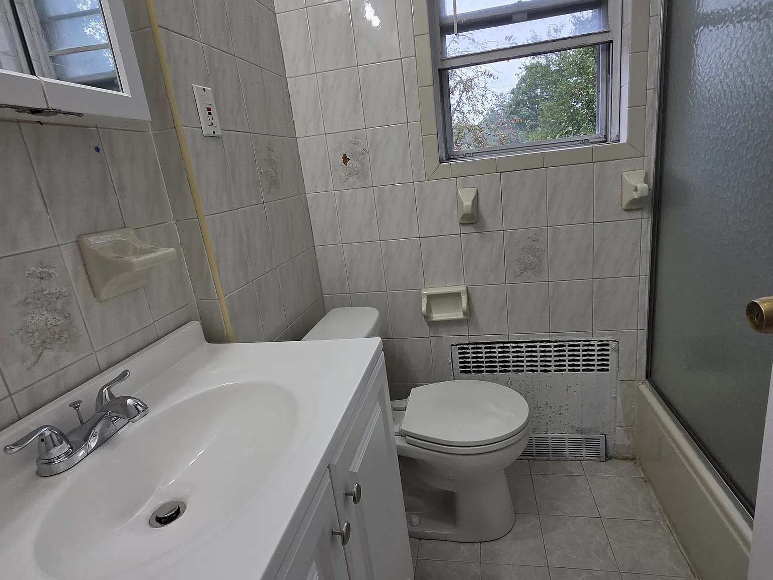 5 bed, 2.5 bath, 1525 sqft, $5,800 — Photo 3