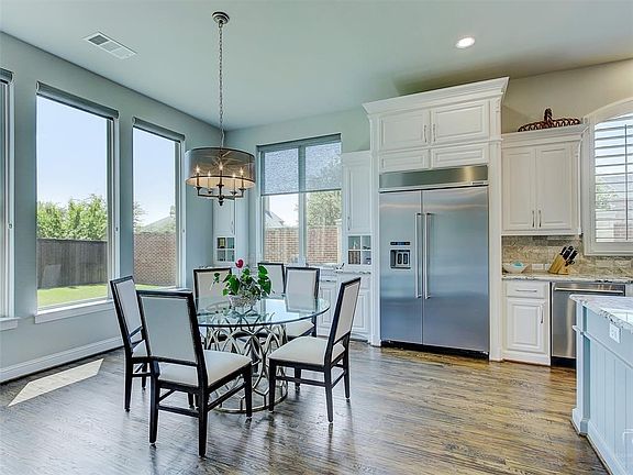 4th image of 2900 Blackthorn Dr