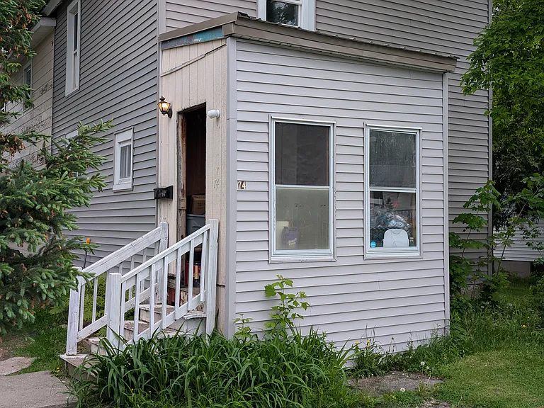 74 Beach St — Photo 2