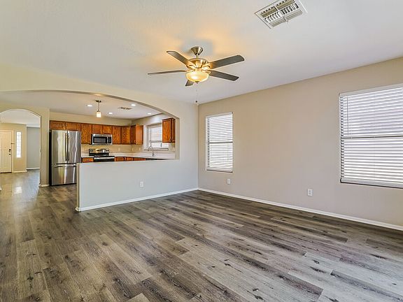 4th image of 1668 E Kelsi Ave