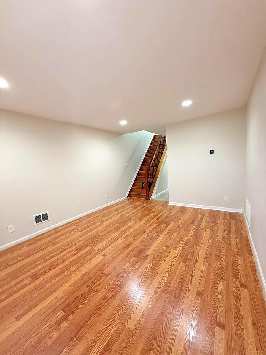 Building Photo - 549 Mosher St