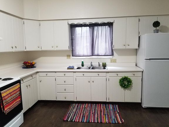 3rd image of 721 N B Ave