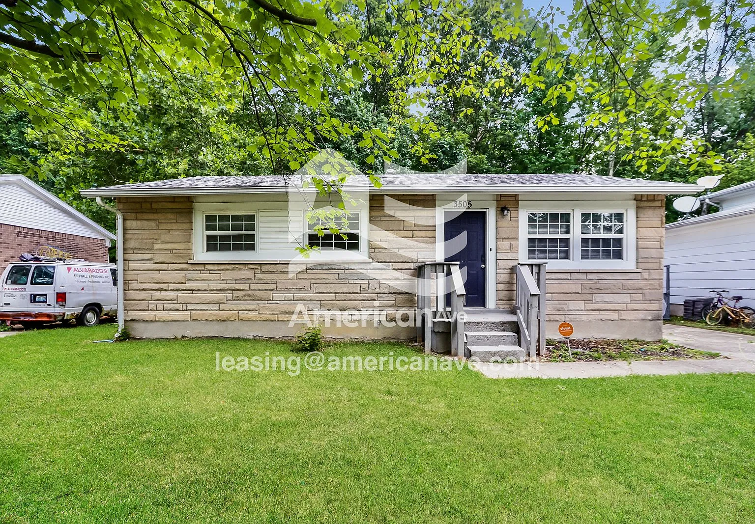 3 bed, 2.0 bath, 962 sqft, $1,422 — Photo 1