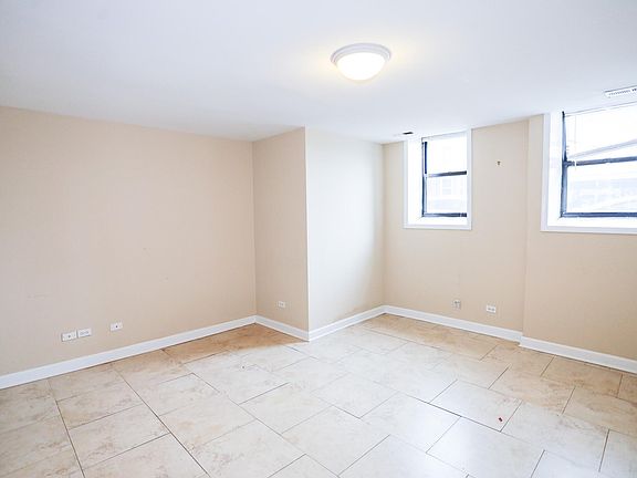 4th image of 3702 N Sheffield Ave #G