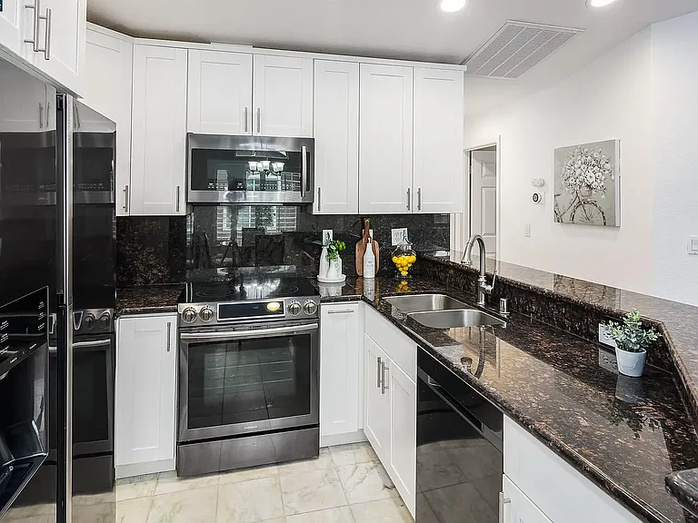 601 Destiny Ln — Photo 4