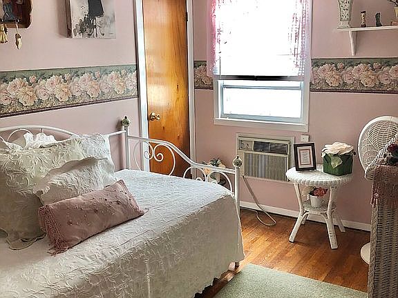 5th image of 1869 E 34th St