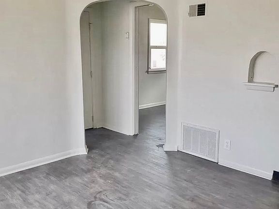 4th image of 712 15th Avenue Ct