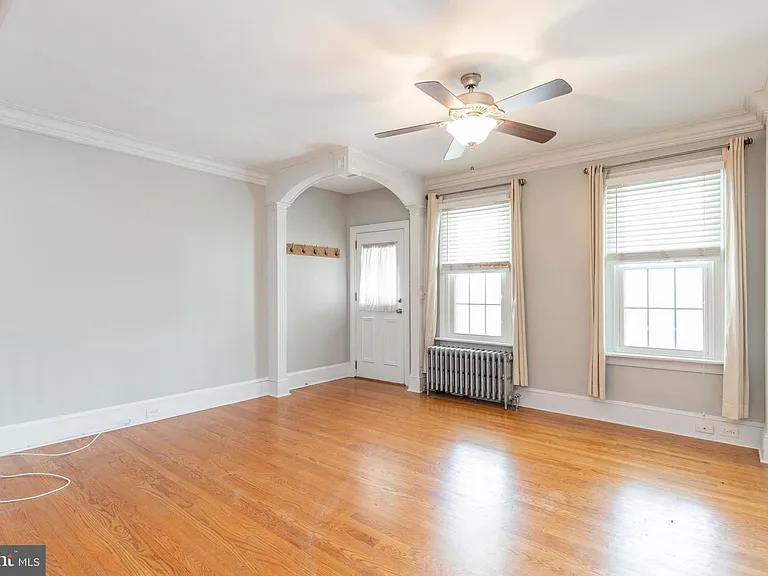 620 E Hector St — Photo 2