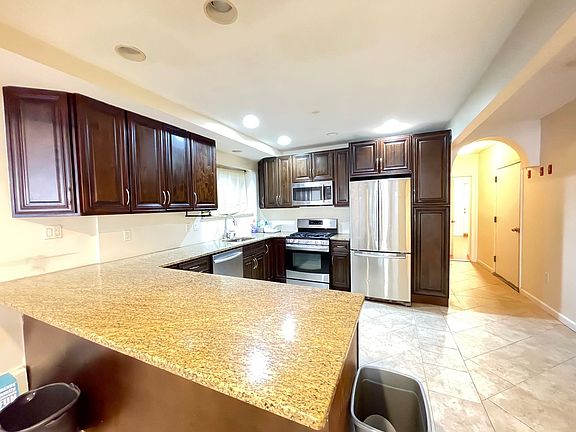 2nd image of 3062 Roberts Ave #1