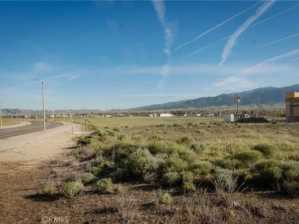 8 Challenger Dr, Tehachapi, CA 93561