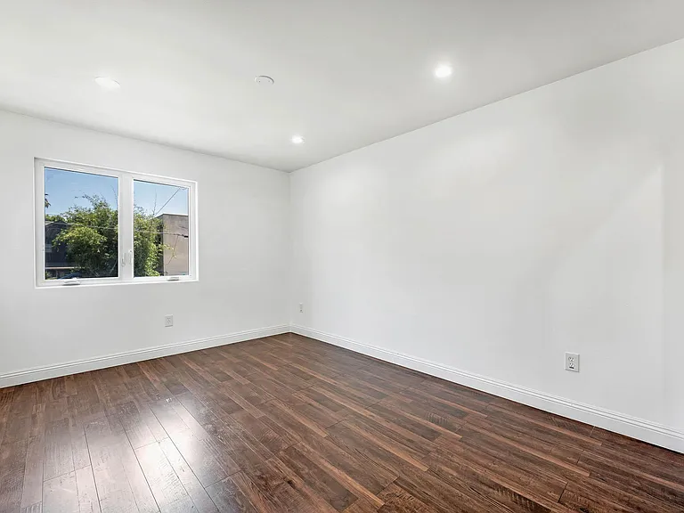 2880 W 14th St — Photo 20