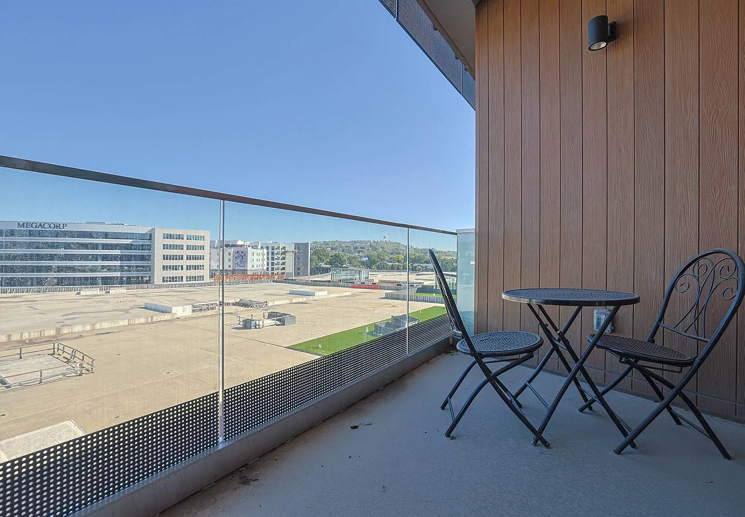2 bed, $6,000 — Photo 2