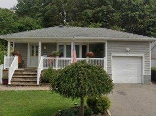 2047 Abbott Ave, Merrick, NY 11566