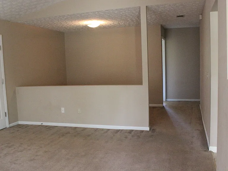 69 Pamela Dr — Photo 3