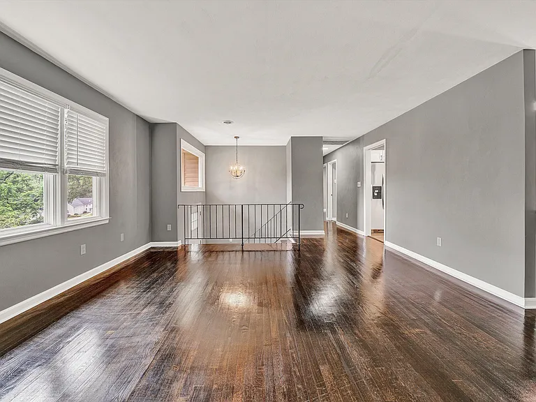 7507 Bent Mountain Rd — Photo 2
