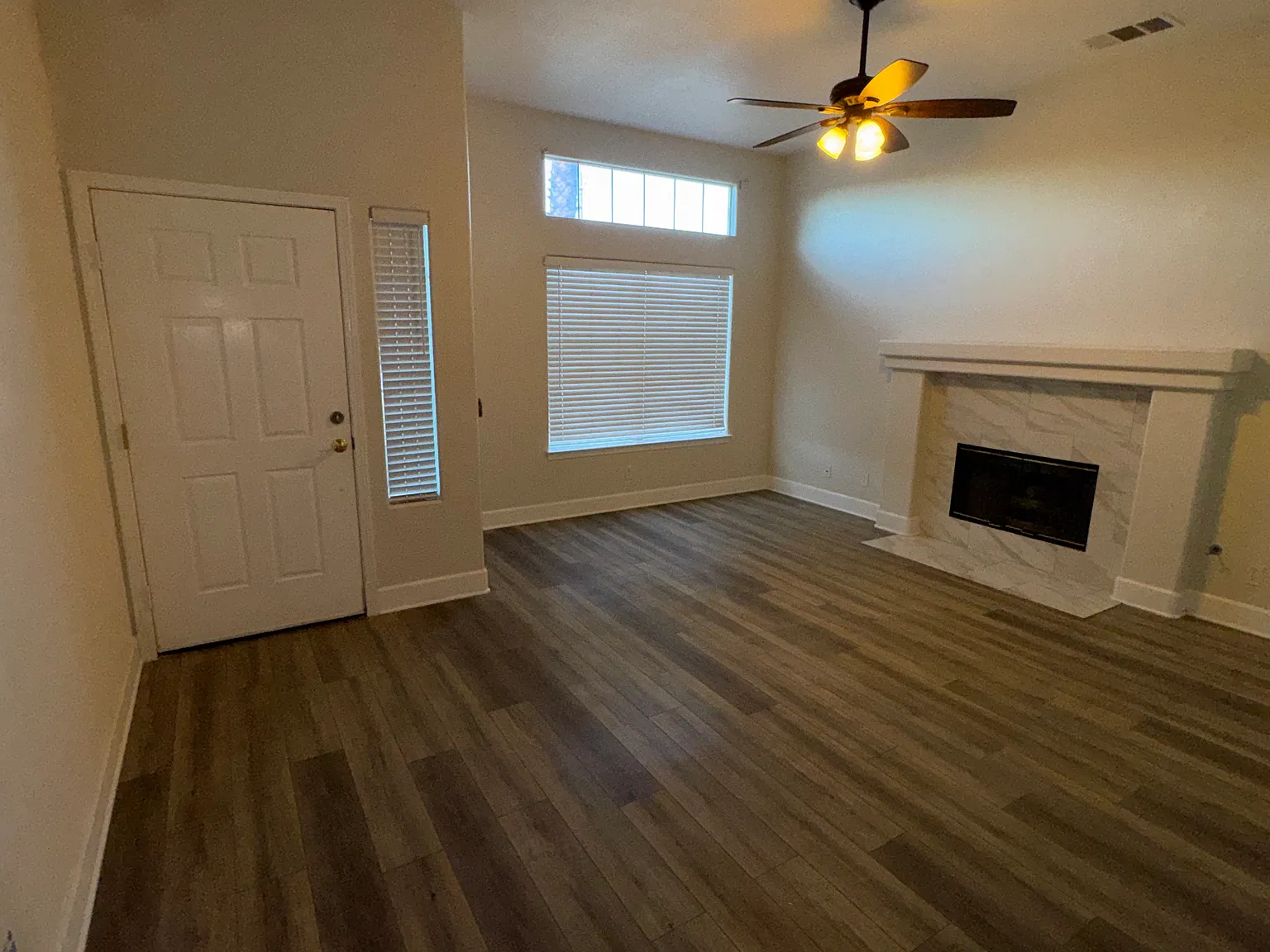 3 bed, 1287 sqft, $2,650 — Photo 2