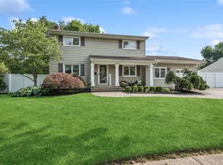 22 Shelton Ct, Commack, NY 11725