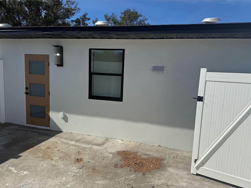 1st image of 3901 Treasure Cir #1