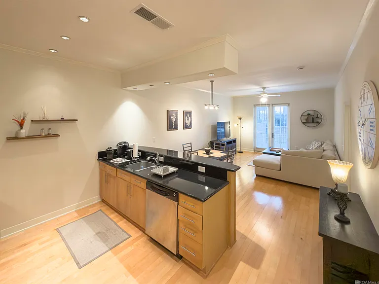 7707 Bluebonnet Blvd #408 — Photo 5