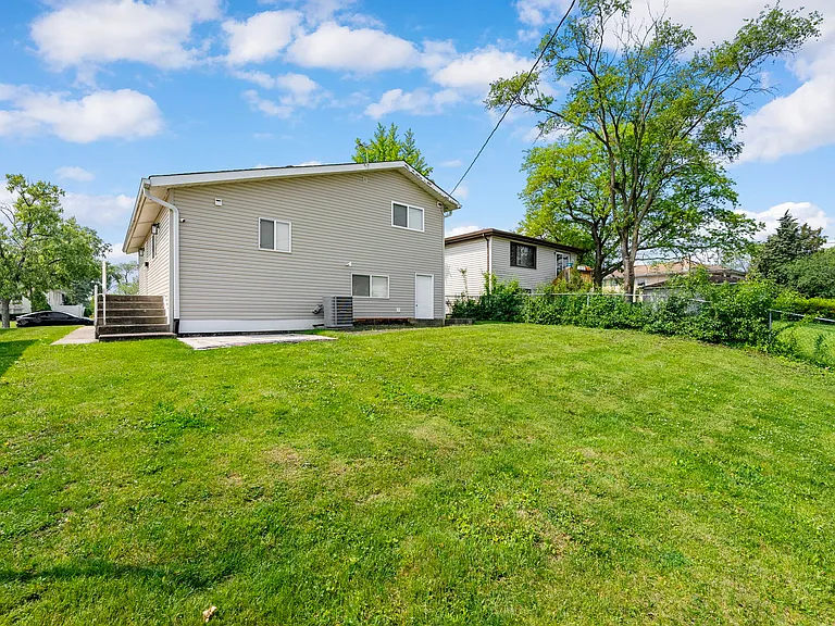 660 56th Pl — Photo 26