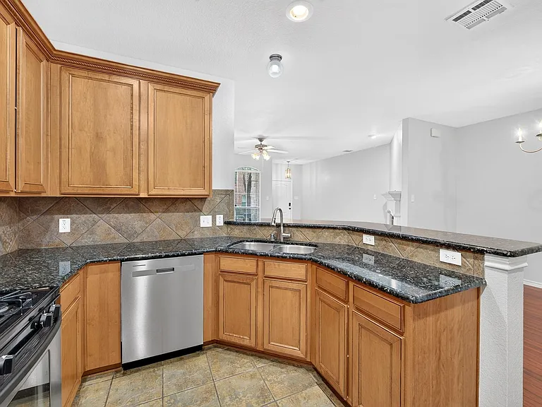 6837 Livorno Ln — Photo 17