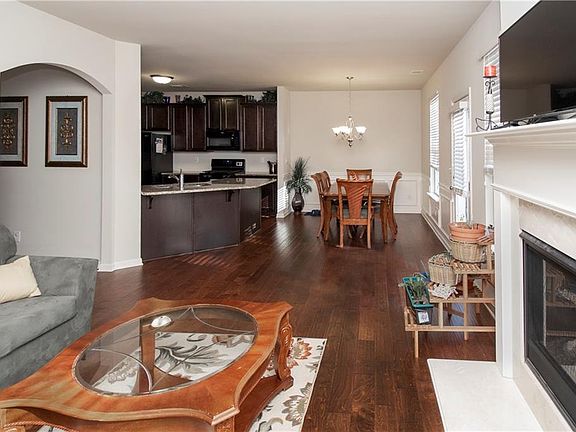 4th image of 9338 Opal Dr