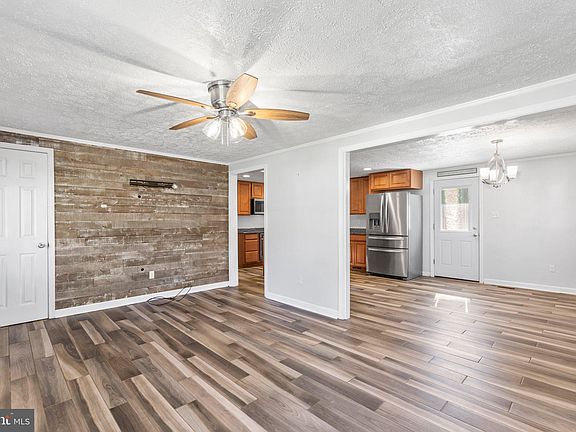 4th image of 18 Hidden Lake Dr