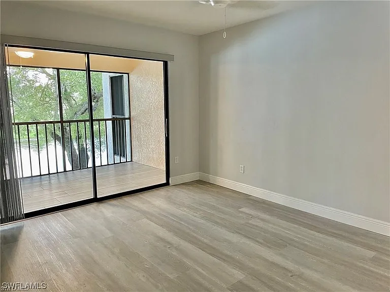 5650 Trailwinds Dr #122 — Photo 5