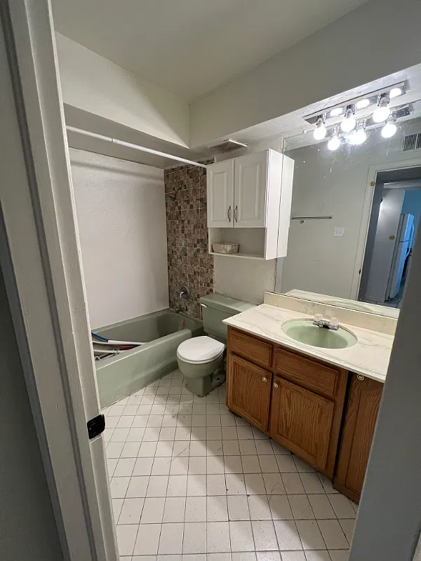 1 bed, 792 sqft, $1,050 — Photo 3