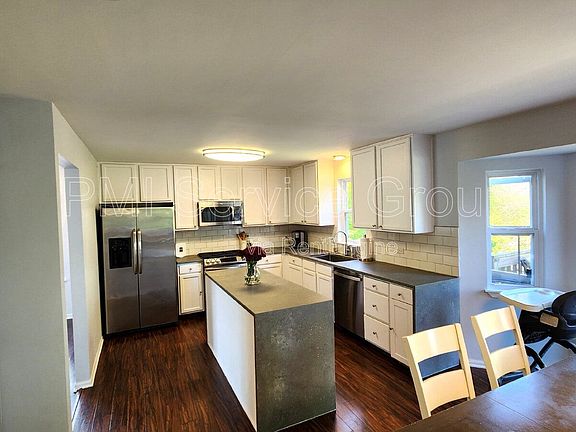 2nd image of 2903 Carol Dr