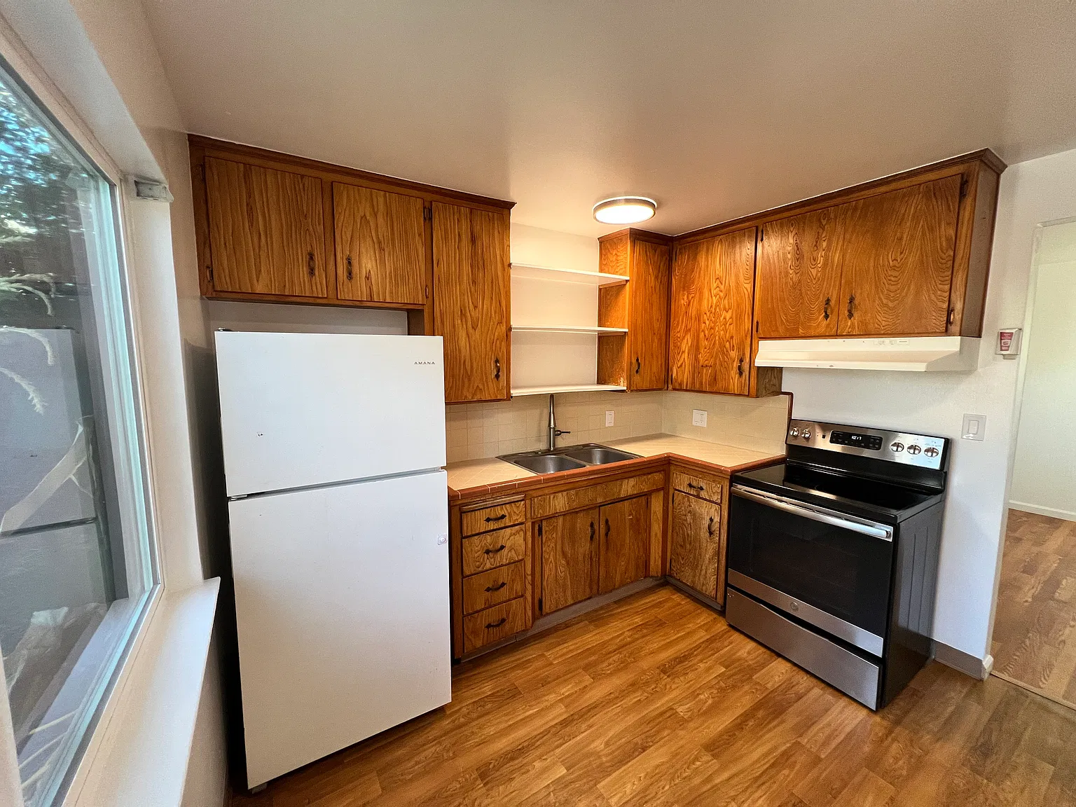 2 bed, 680 sqft, $3,300 — Photo 1
