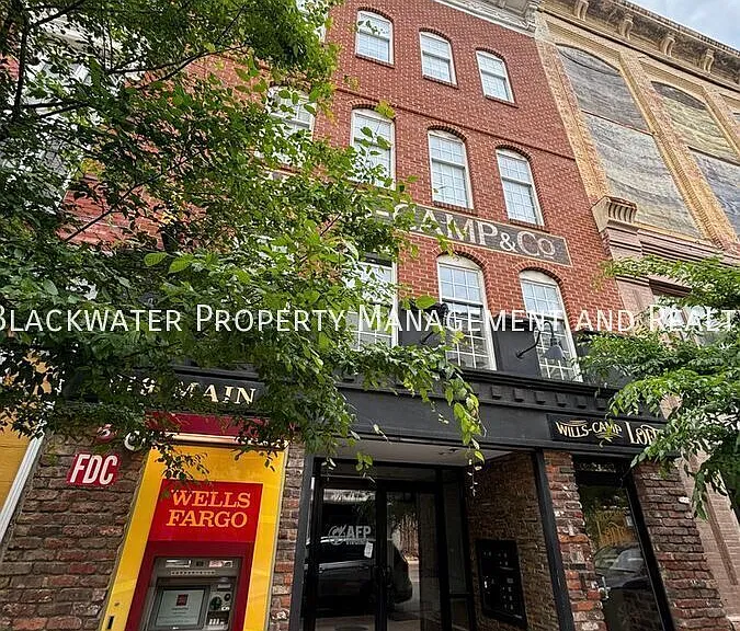 819 Main St #2 — Photo 1