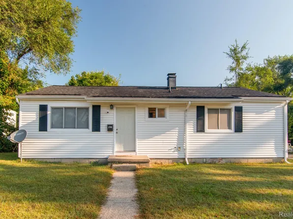 2705 Peachcrest St, Ypsilanti, MI 48198