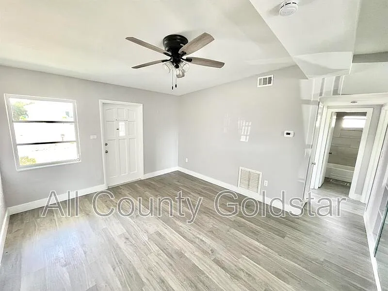 2 bed, 1.0 bath, 648 sqft, $1,349 — Photo 2