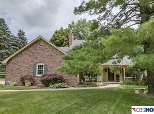 8011 Spaulding Cir, Omaha, NE 68134