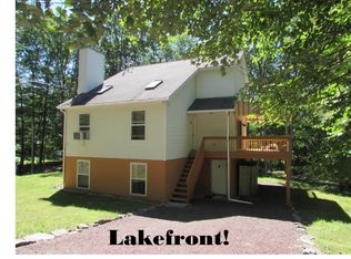 156 N Lake Dr, Dingmans Ferry, PA 18328