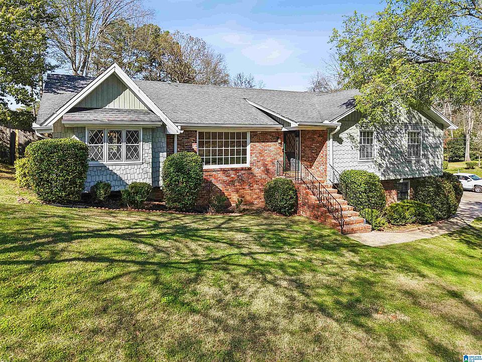 1st image of 825 Shadywood Ln