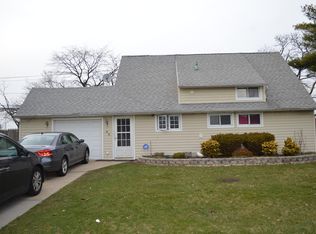 86 Acre Ln, Hicksville, NY 11801