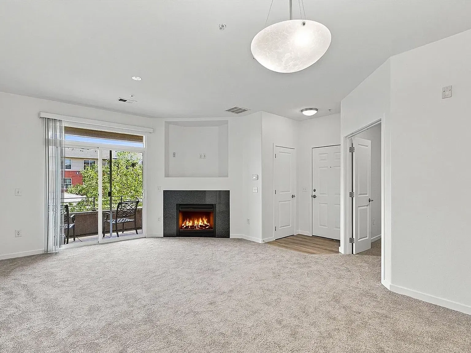2 bed, 1.5 bath, 870 sqft, $1,950 — Photo 3