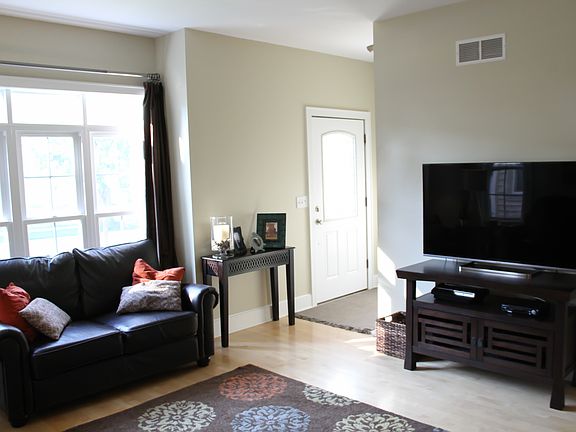 3rd image of 1850 E Fernwood Ave